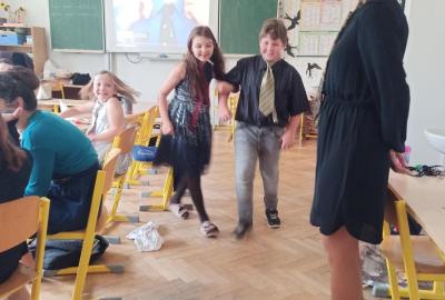 Nabídnutí rámě dámě