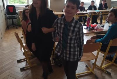 Nabídnutí rámě dámě