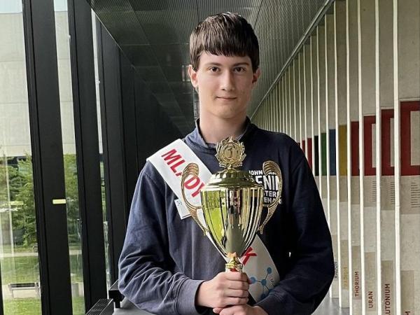 Filip Poisl z 9.B se stal nejlepším mladým chemikem České republiky