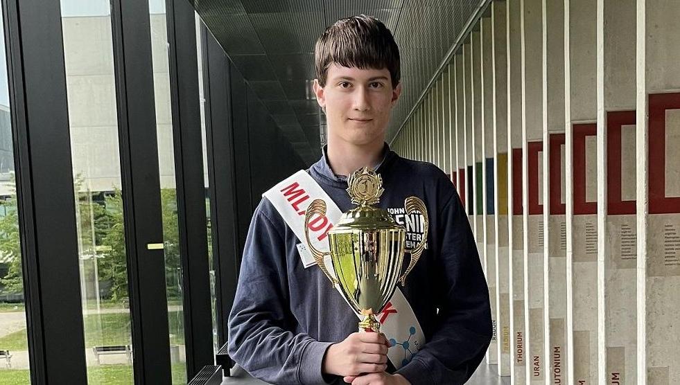 Filip Poisl z 9.B se stal nejlepším mladým chemikem České republiky