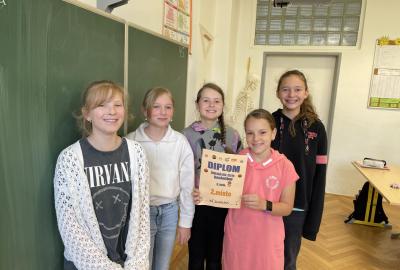 Kristýnka, Lucinka, Klárka, Sofi, Emi - basketbalová liga