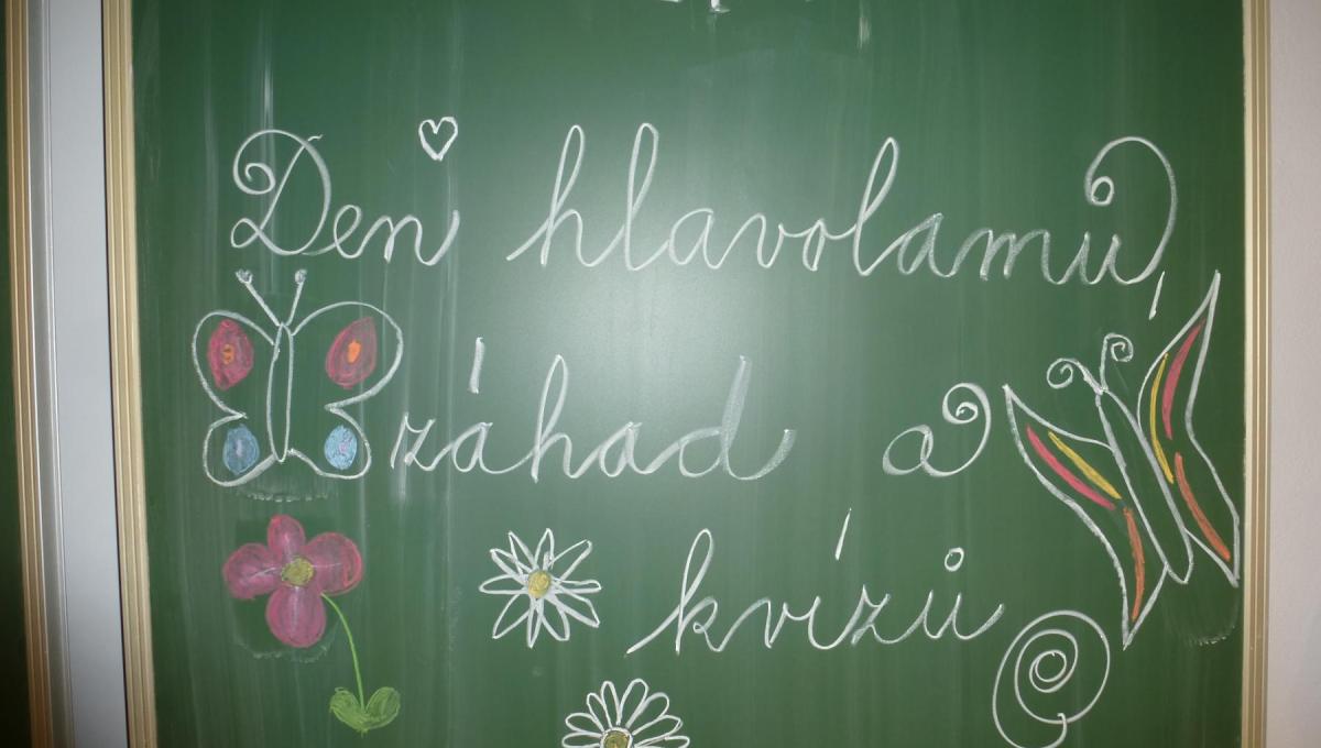 Den hlavolamů, záhad a kvízů