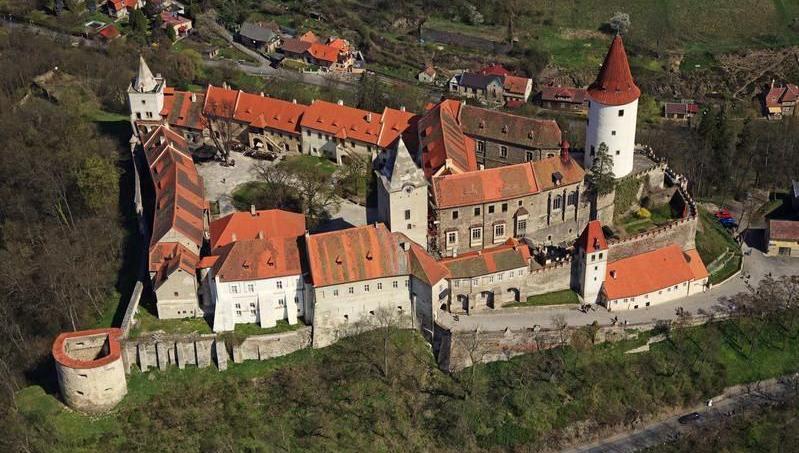 Společná exkurze se 4.D na hrad Křivoklát a do Koněpruských jeskyní 4.B