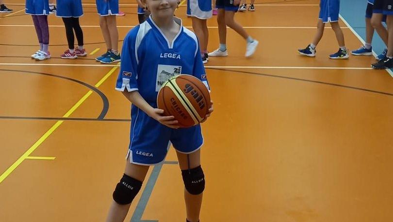 NAŠE NIKOLKA  A 2. ŠKOLNÍ KOLO V  MINIBASKETU