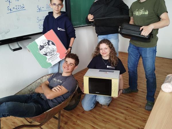 Je to vůbec na pomůcky?