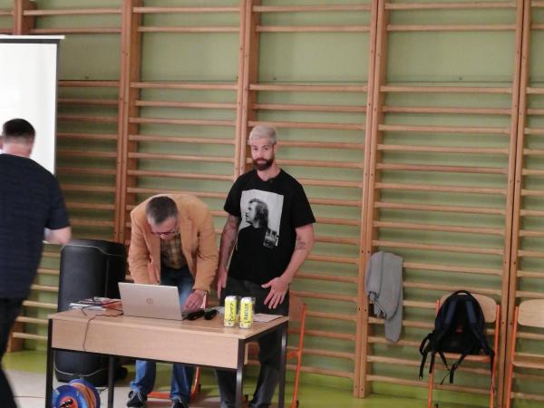 Beseda s hokejovým brankářem Sašou Salákem