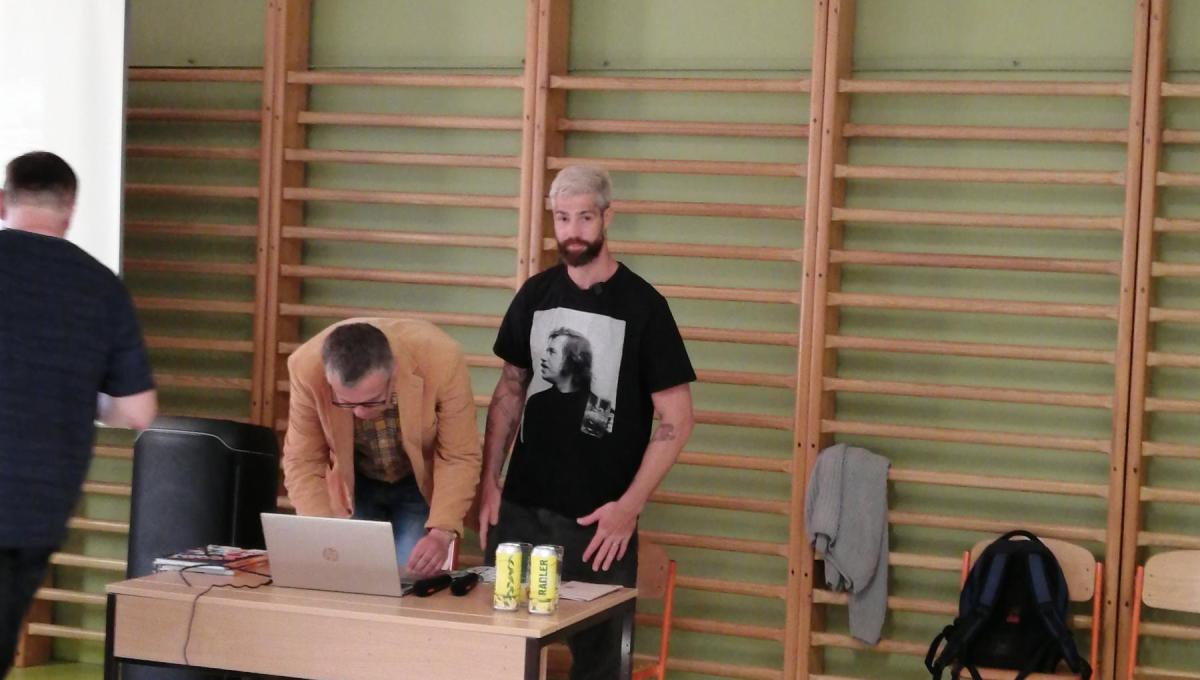 Beseda s hokejovým brankářem Sašou Salákem