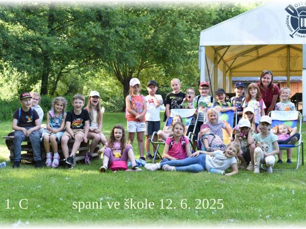 Spaní ve škole
