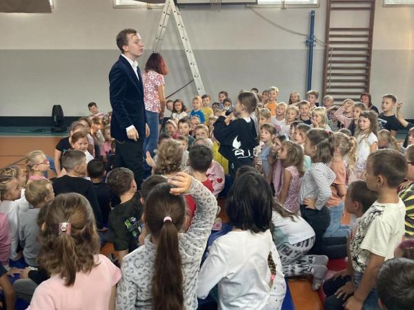 S kouzelníkem kolem světa