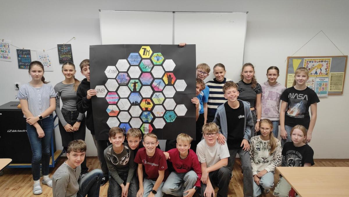 Portfolio 7.M na téma "Světové stavby a místa"