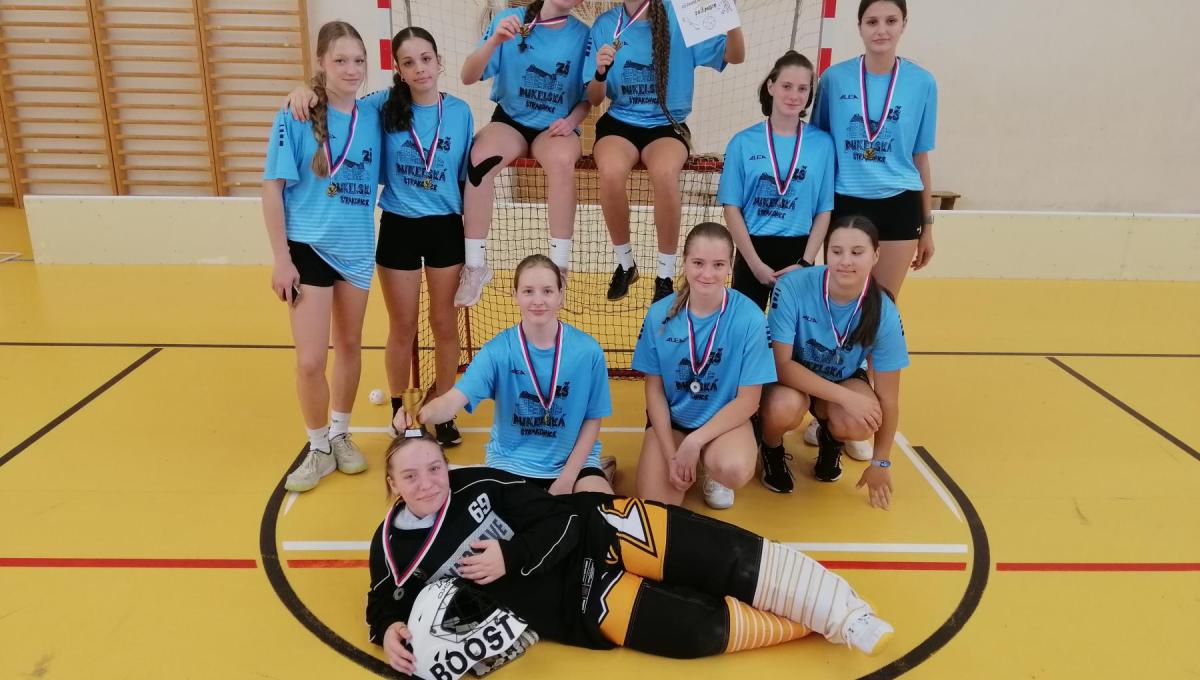 Bronzová radost našich dívek z florbalu