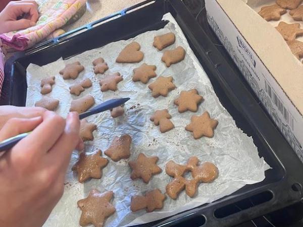 Pečení ve školní kuchyňce