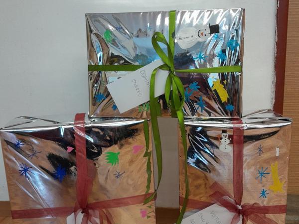 Dárky od dětí dětem- krabice od bot