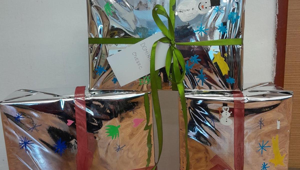 Dárky od dětí dětem- krabice od bot