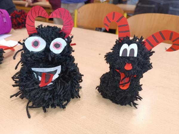 Výroba čertíků z klubíček vlny