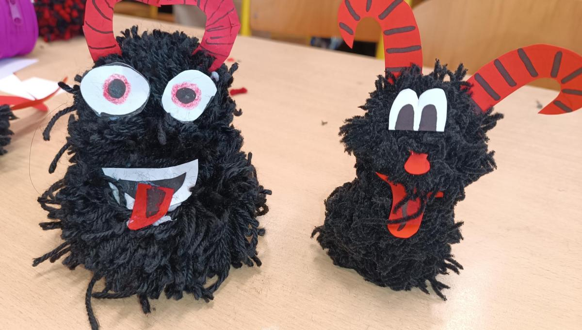 Výroba čertíků z klubíček vlny