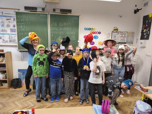 Den klobouků, čepic a jiných pokrývek hlavy