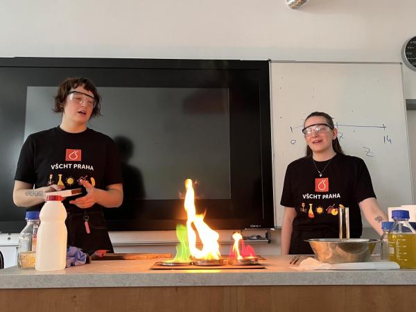 Chemický den aneb Hodina moderní chemie se studenty VŠCHT Praha