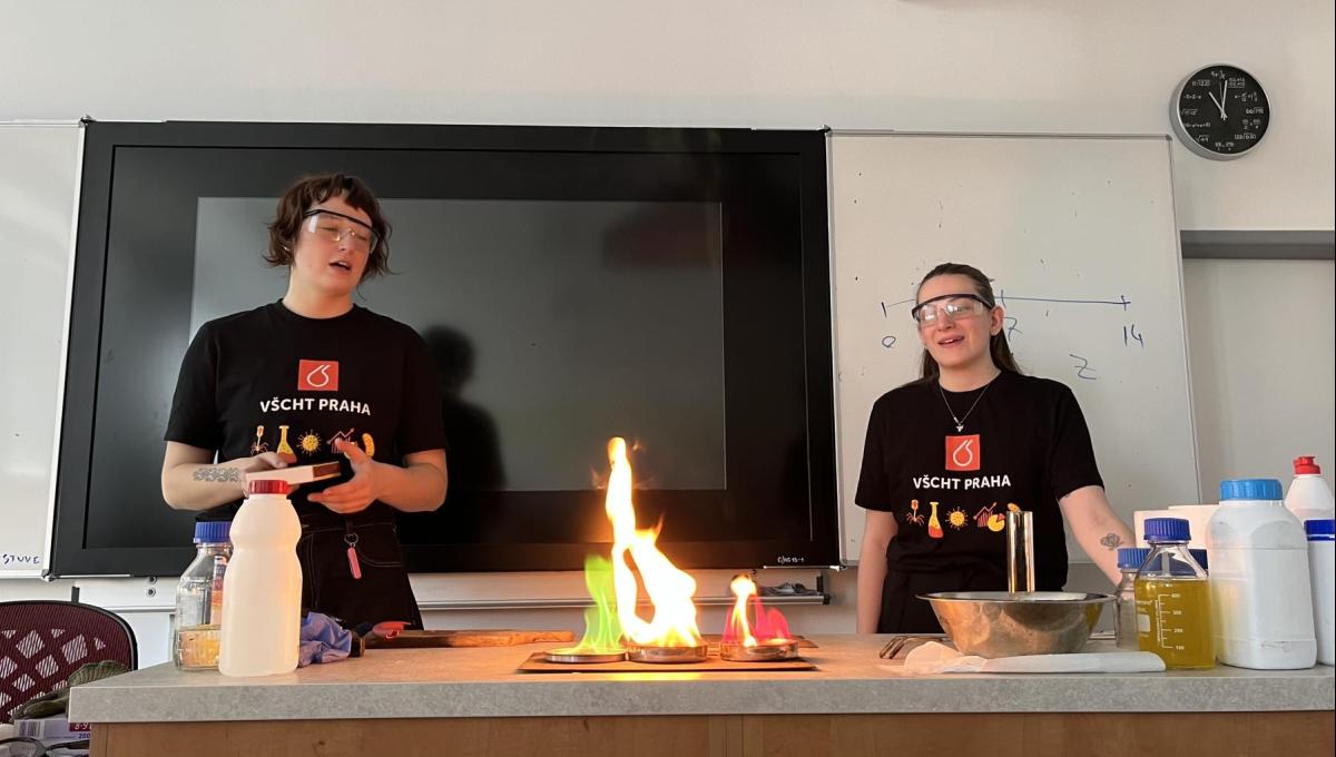 Chemický den aneb Hodina moderní chemie se studenty VŠCHT Praha