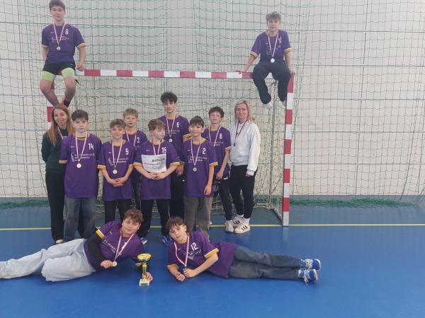 Krajské finále školní házené ovládla ZŠ Dukelská