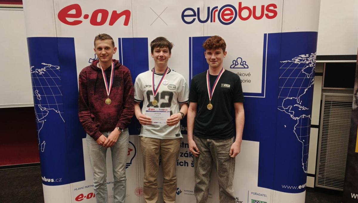 9.M veze zlato z krajského kola soutěže Eurorebus, 7.C a 7.M v top 10