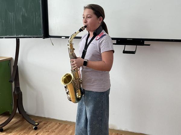 Jak nám Káťa zahrála na saxofon