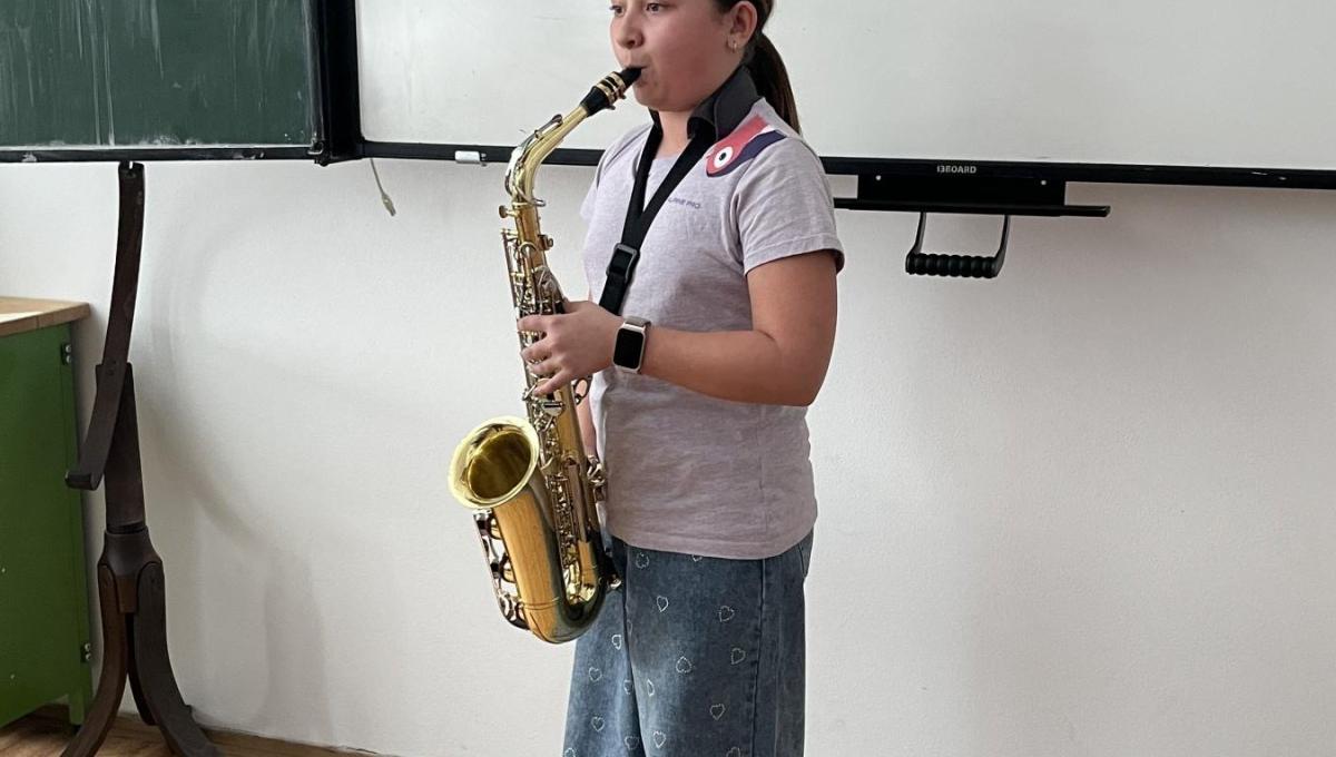 Jak nám Káťa zahrála na saxofon