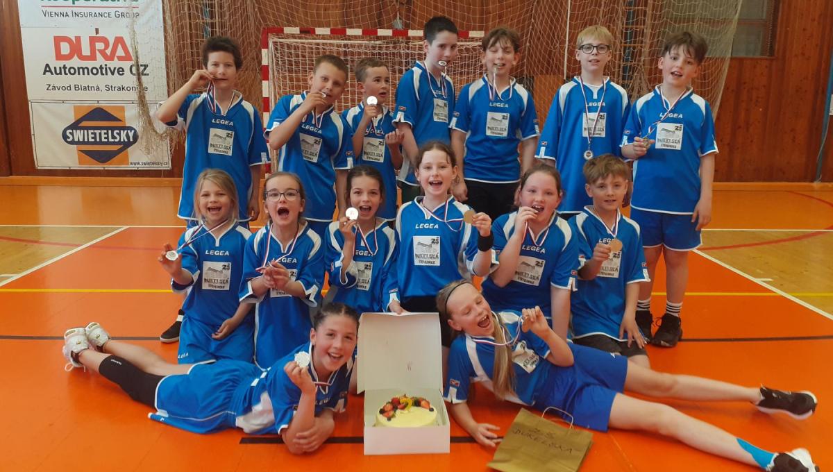 Dukelka fandí basketbalu
