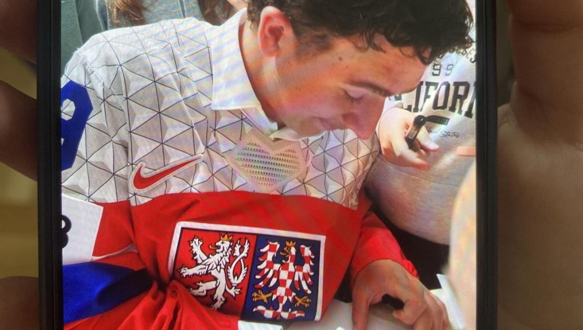 Bývalý žák naší školy - úspěšný hokejista Samuel Drančák