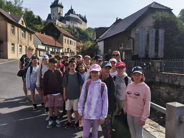 Školní výlet - hrad Karlštejn + Koněpruské jeskyně
