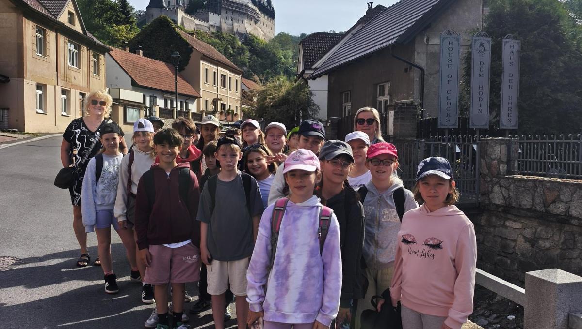 Školní výlet - hrad Karlštejn + Koněpruské jeskyně