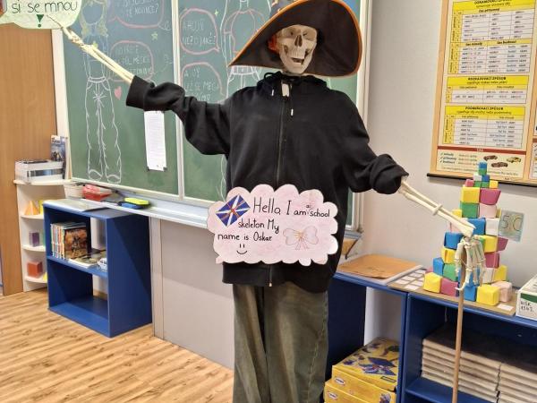 VÝZDOBA TŘÍDY PRO DEN OTEVŘENÝCH DVEŘÍ  .......    :-)