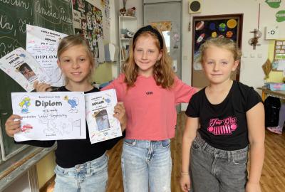 Mia, Eli a Štěpánka, atletické disciplíny na víkendu s vodáky